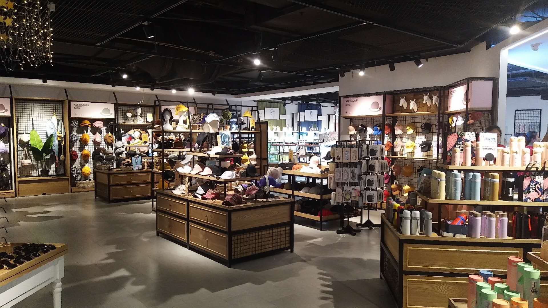 凡人优品综合店展柜设计装修(图3) 凡人优品综合店展柜设计装修(图3)