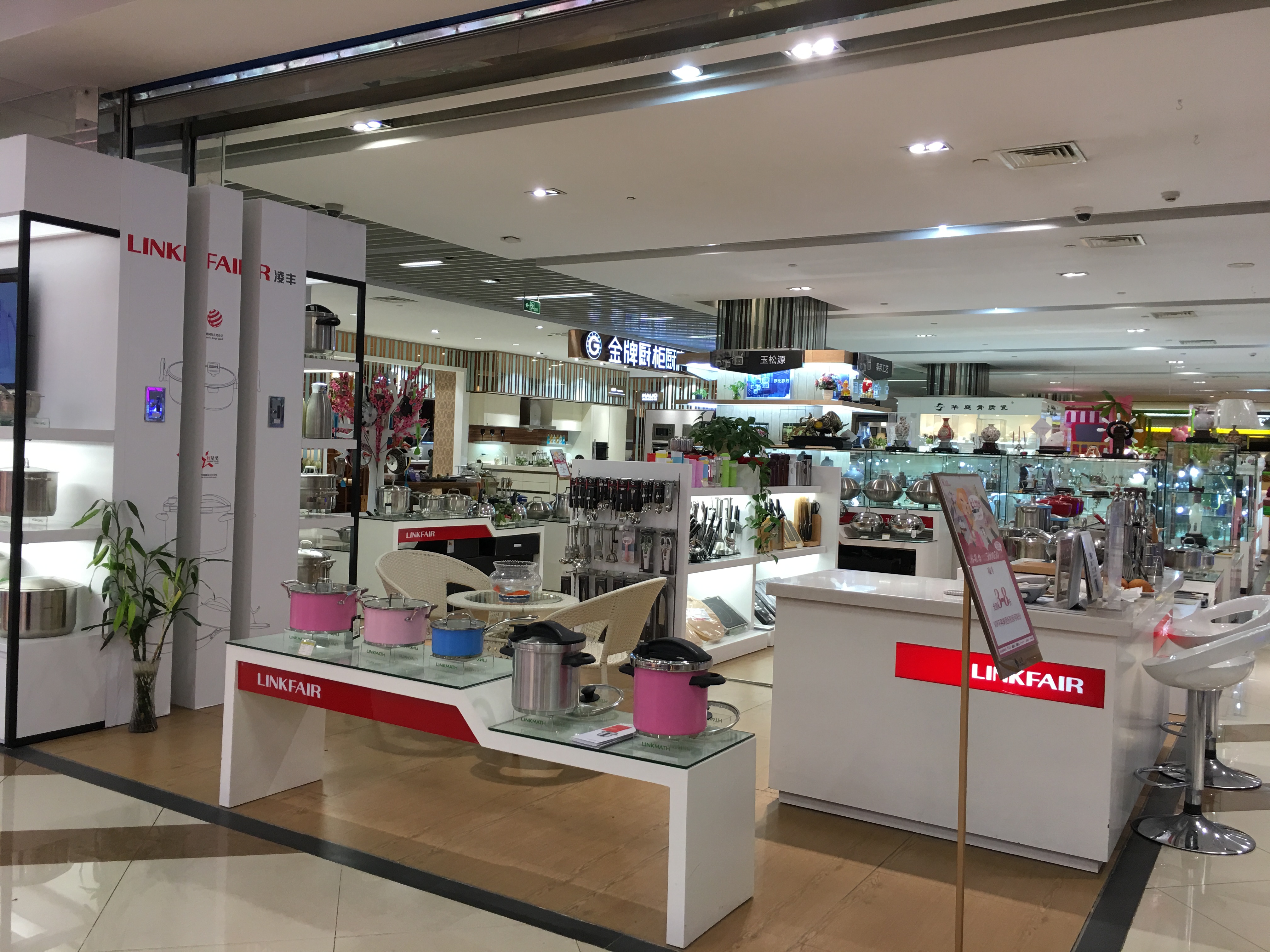 凌丰官网li nk FAIR展柜装修(图2)