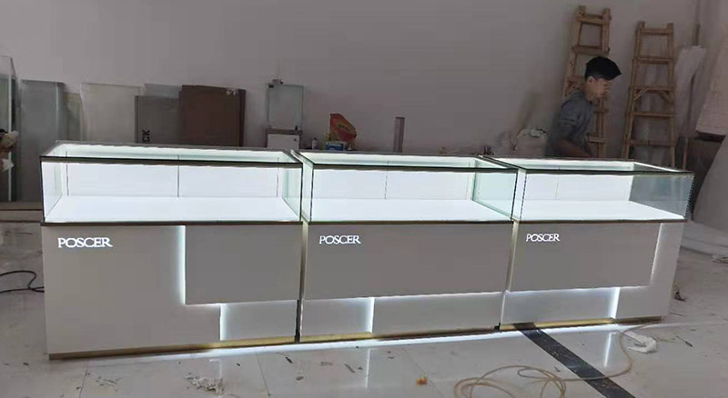 天王表展柜设计装修方案(图3)